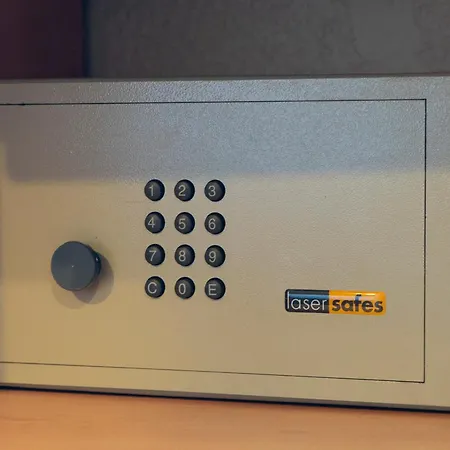 Отель De La Йер