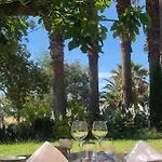 Hotel De La *