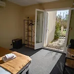 De La