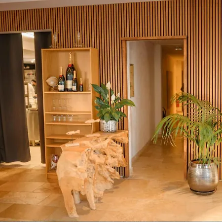 De La Hyeres