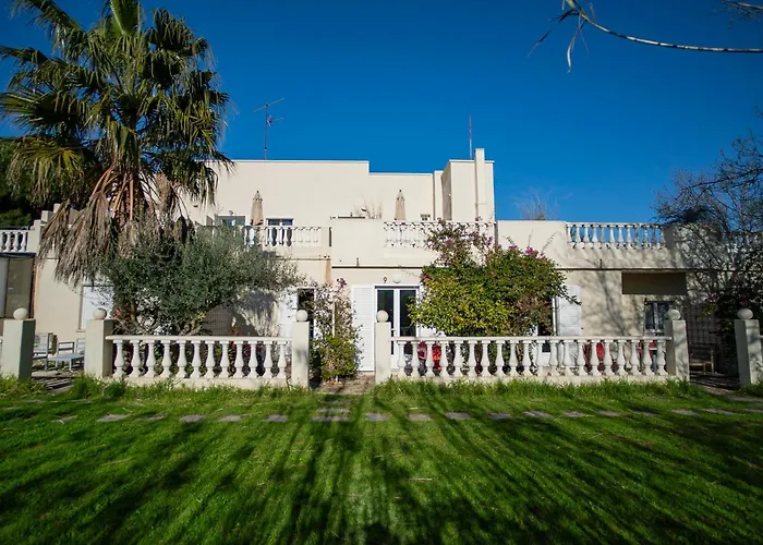 Hotel De La *